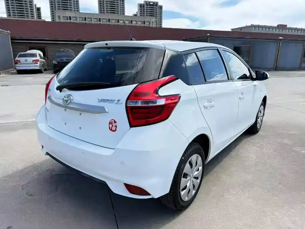 Toyota Yaris L — фото 6