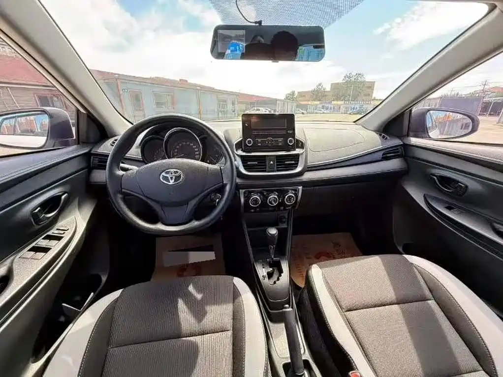 Toyota Yaris L — фото 8