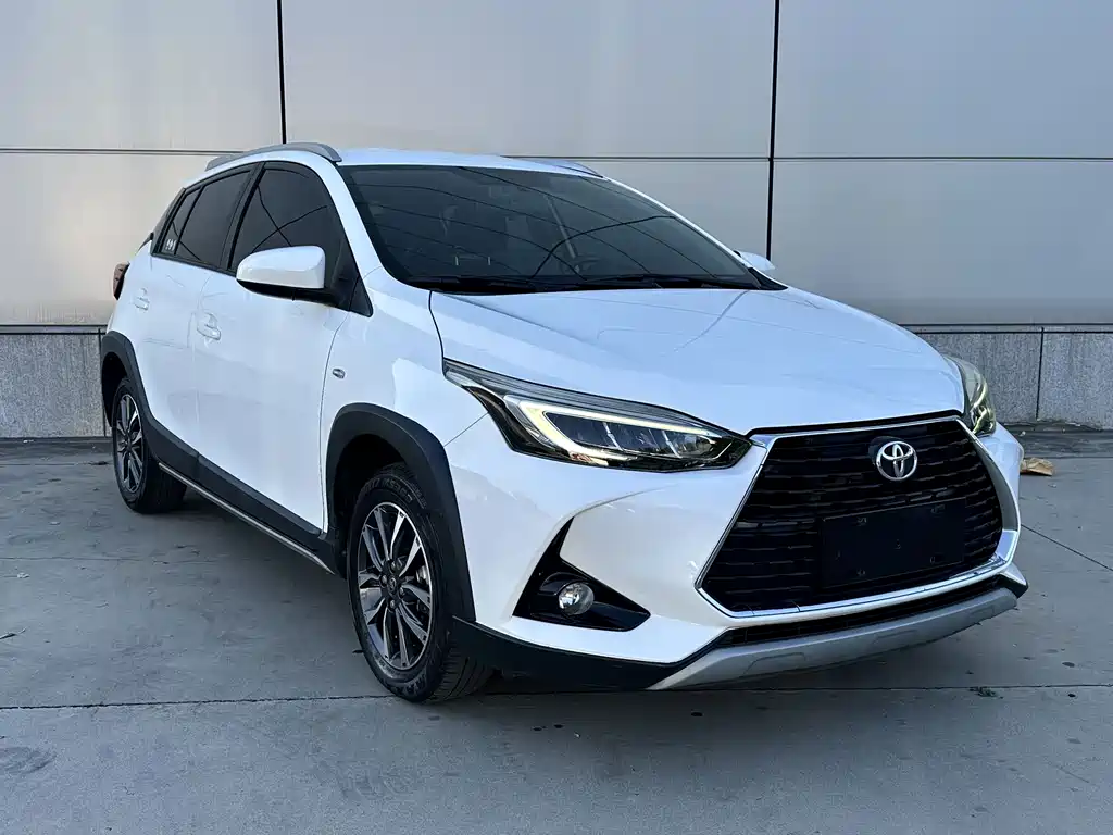 Toyota Yaris L — фото 3