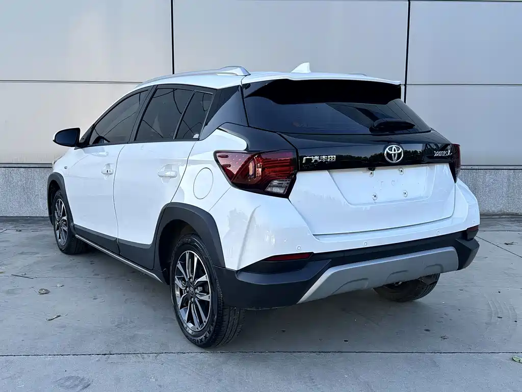 Toyota Yaris L — фото 4