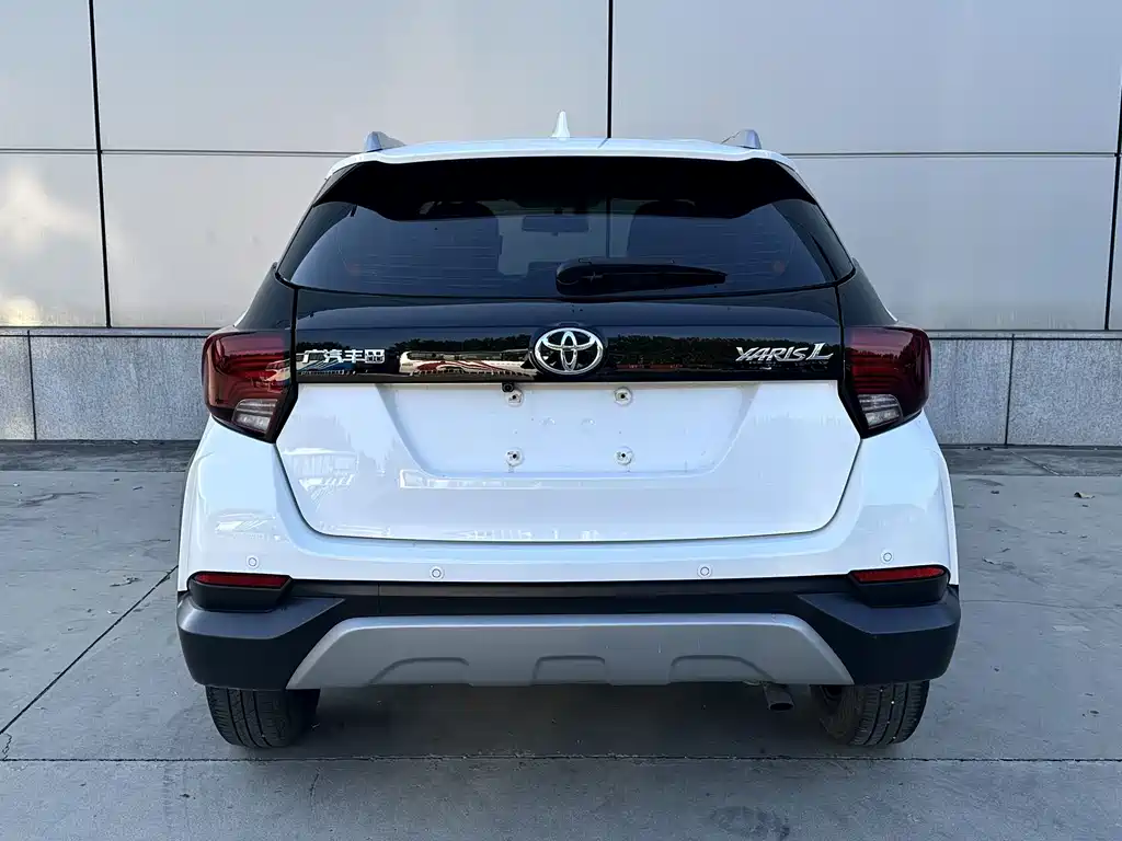 Toyota Yaris L — фото 5