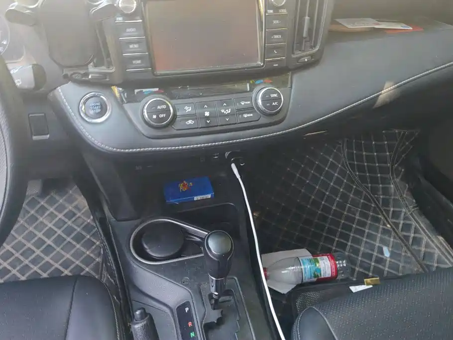 Toyota RAV4 — фото 13