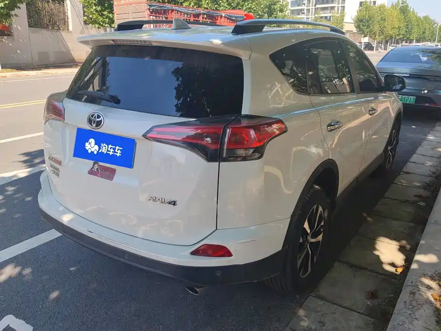 Toyota RAV4 — фото 3
