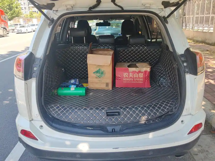 Toyota RAV4 — фото 4