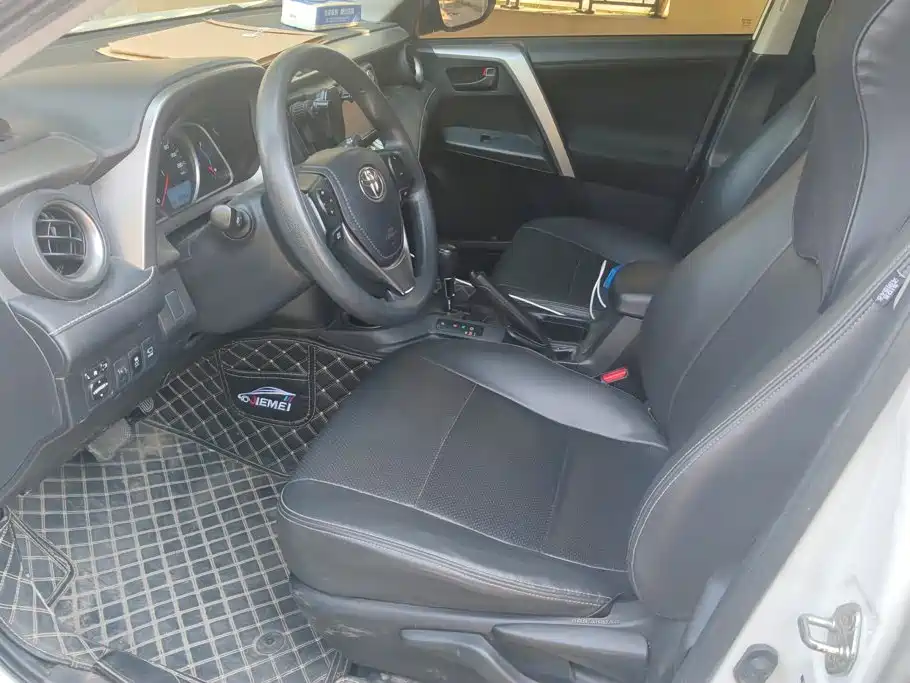 Toyota RAV4 — фото 9
