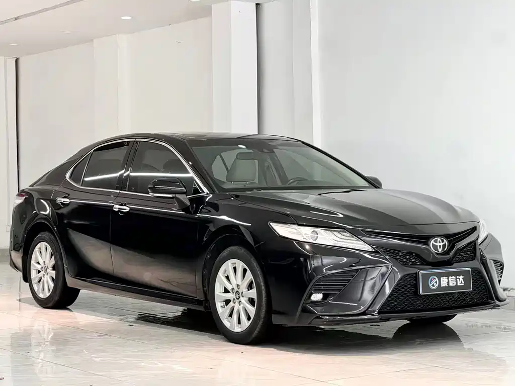 Toyota Camry — фото 3