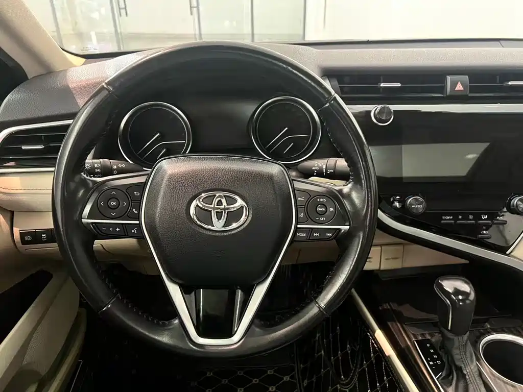 Toyota Camry — фото 6