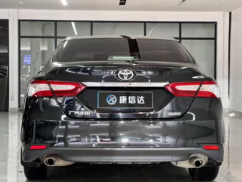 Toyota Camry — фото 10