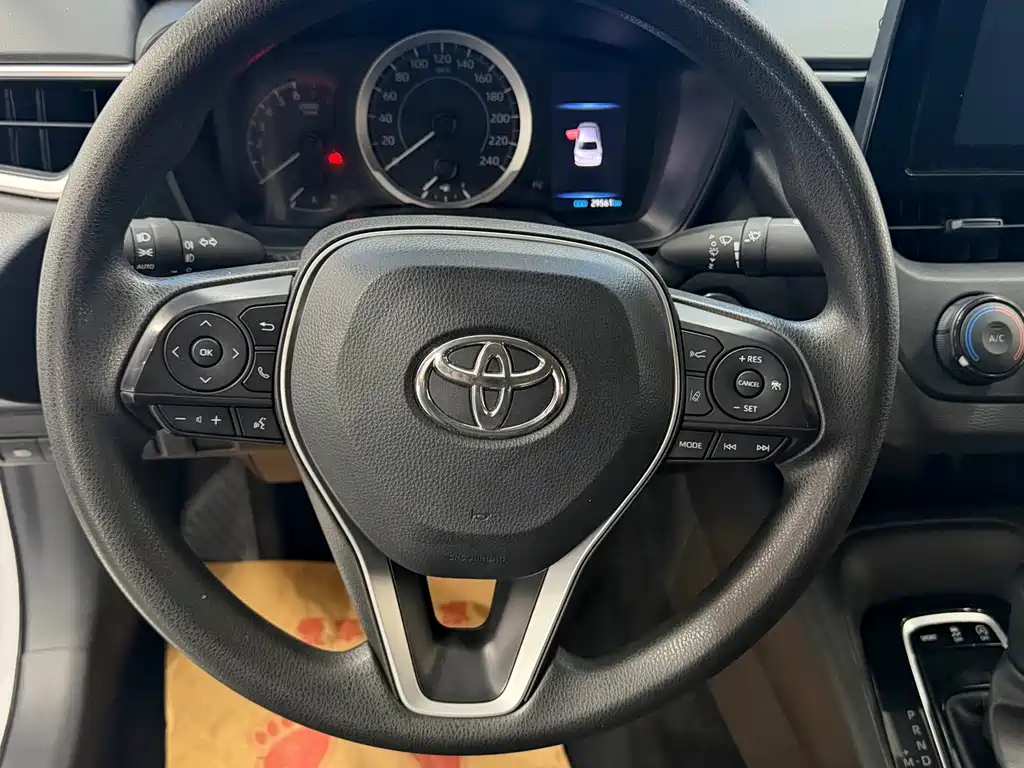 Toyota Corolla — фото 7