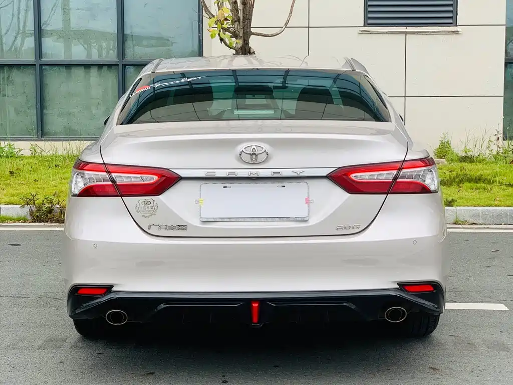 Toyota Camry — фото 5
