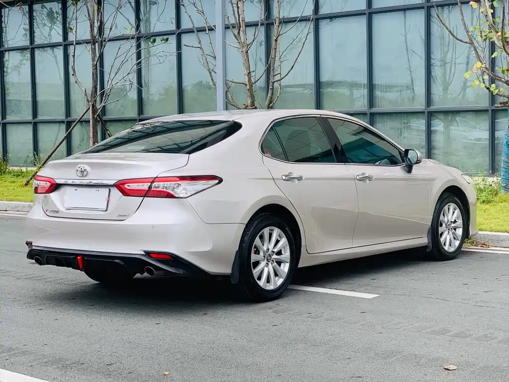 Toyota Camry — фото 6