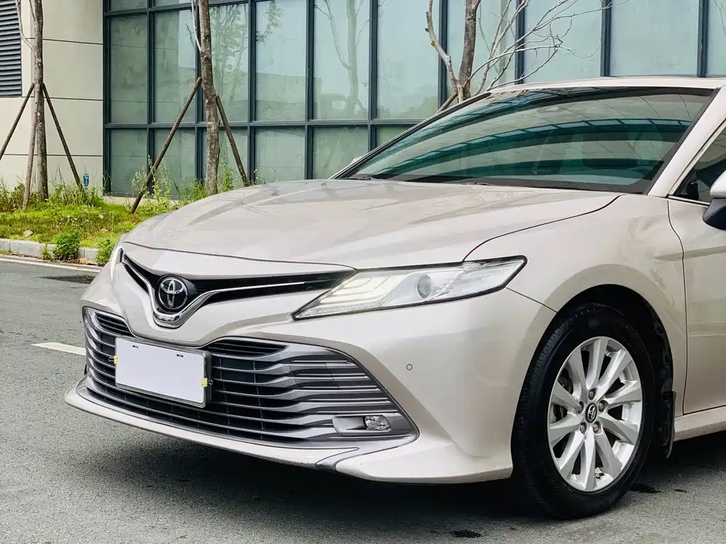Toyota Camry — фото 8