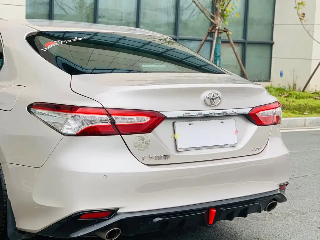 Toyota Camry — фото 9