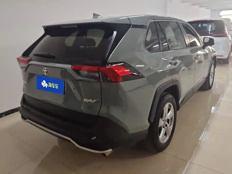 Toyota RAV4 — фото 3