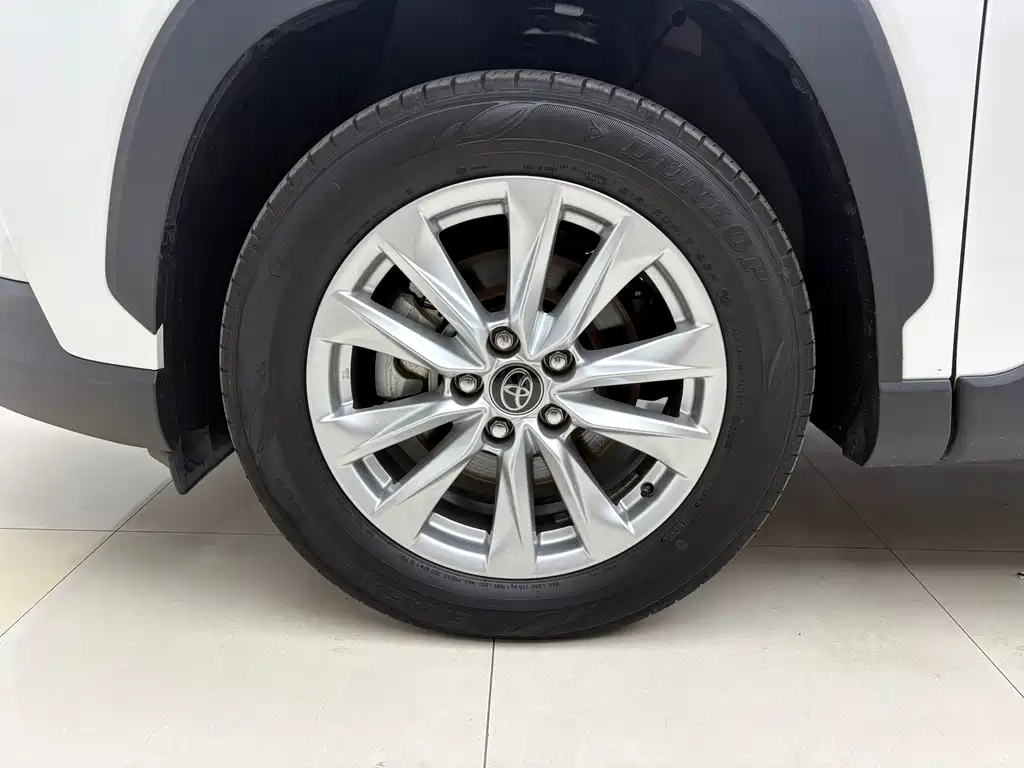 Toyota Corolla Cross — фото 14