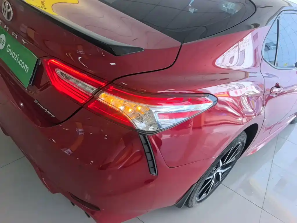 Toyota Camry — фото 24