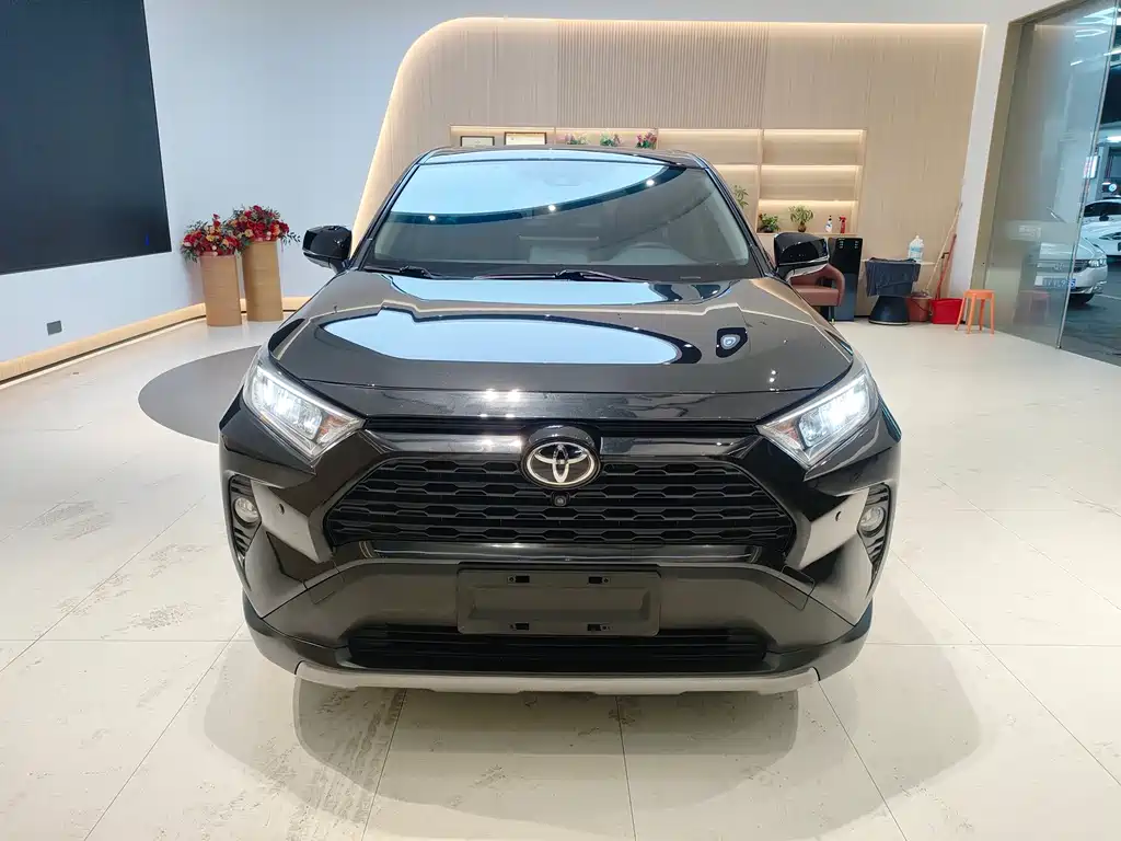 Toyota RAV4 — фото 3