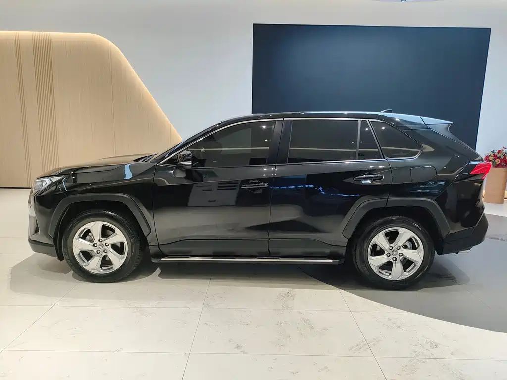 Toyota RAV4 — фото 4