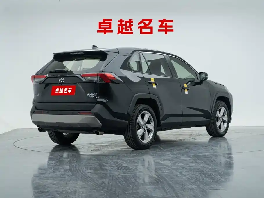 Toyota RAV4 — фото 3