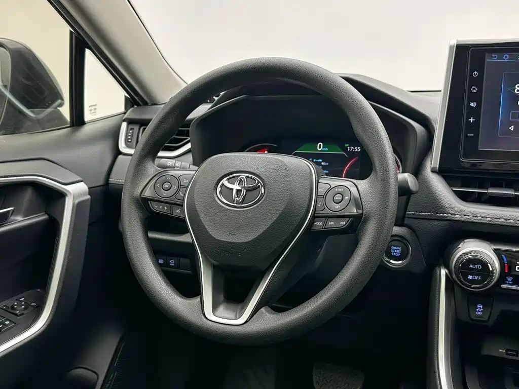 Toyota RAV4 — фото 23