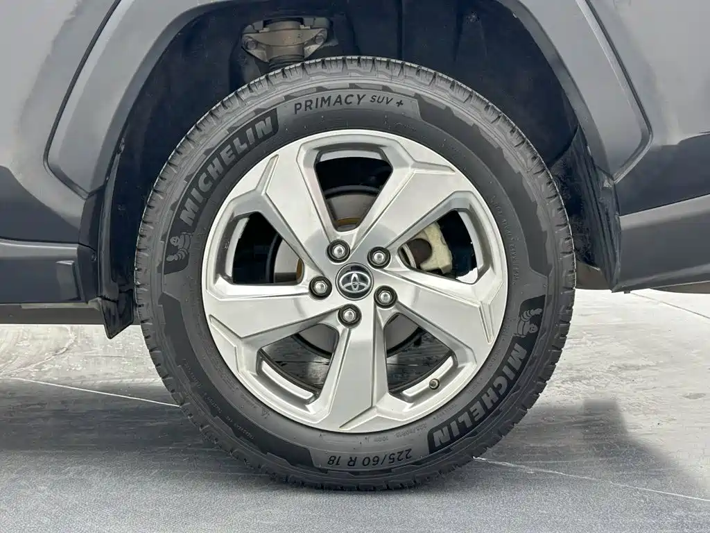 Toyota RAV4 — фото 33