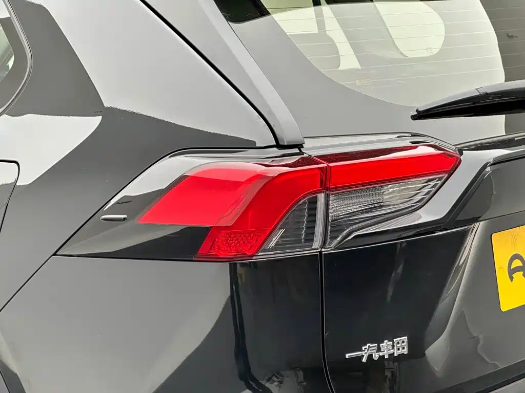 Toyota RAV4 — фото 34