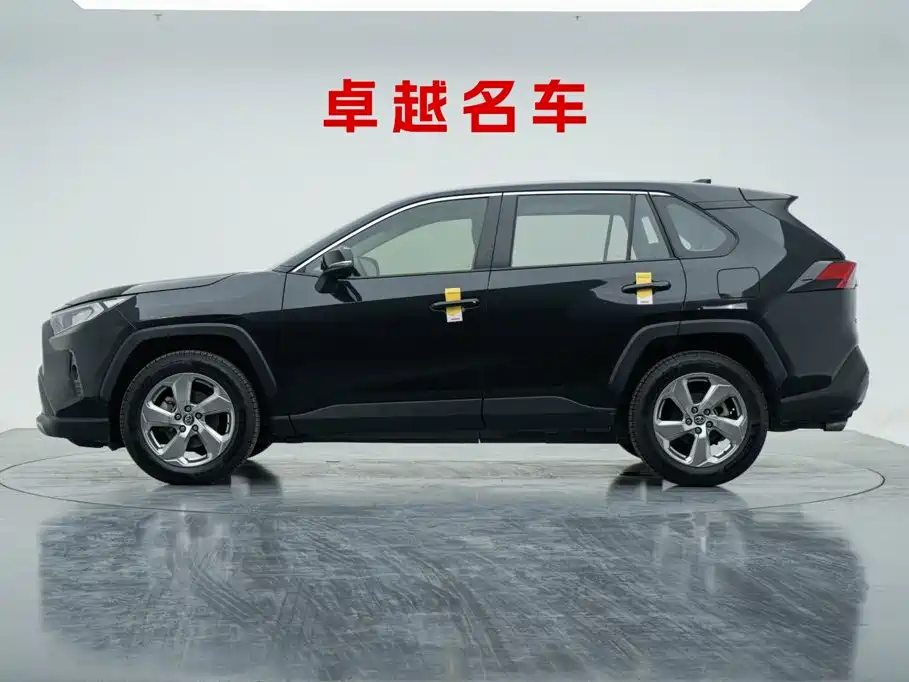 Toyota RAV4 — фото 7