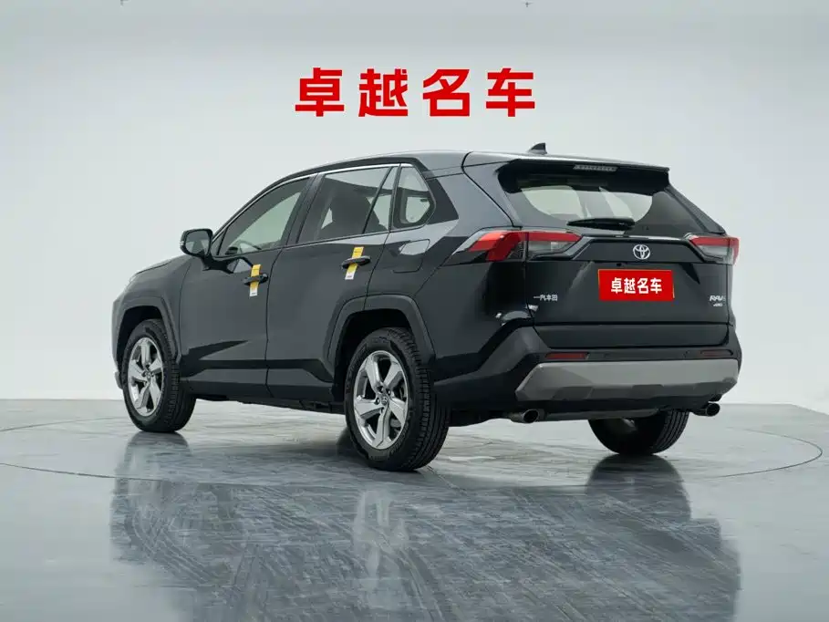 Toyota RAV4 — фото 8