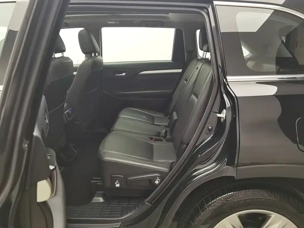 Toyota Highlander — фото 15