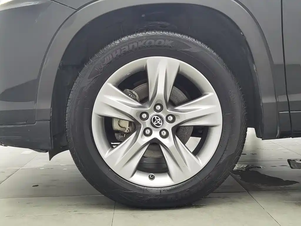 Toyota Highlander — фото 17