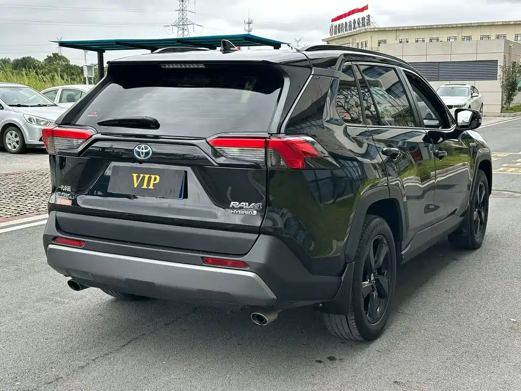 Toyota RAV4 — фото 4