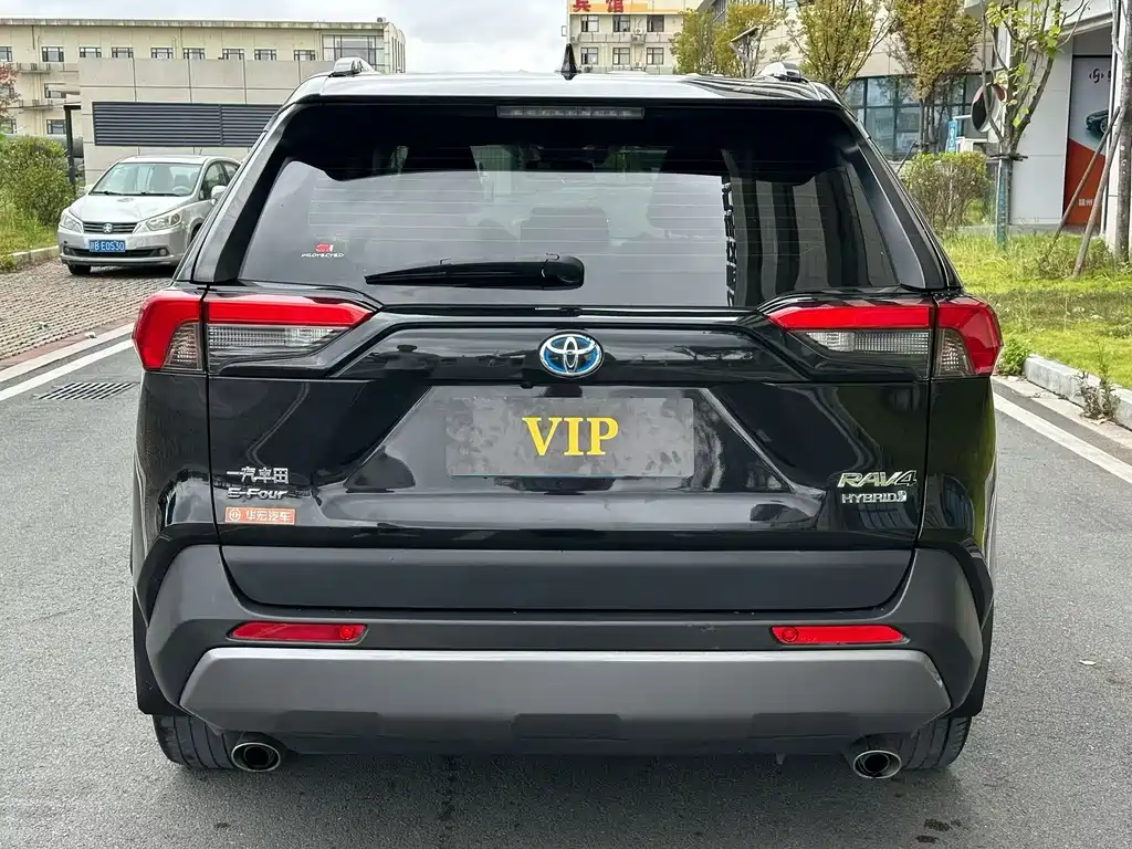 Toyota RAV4 — фото 5