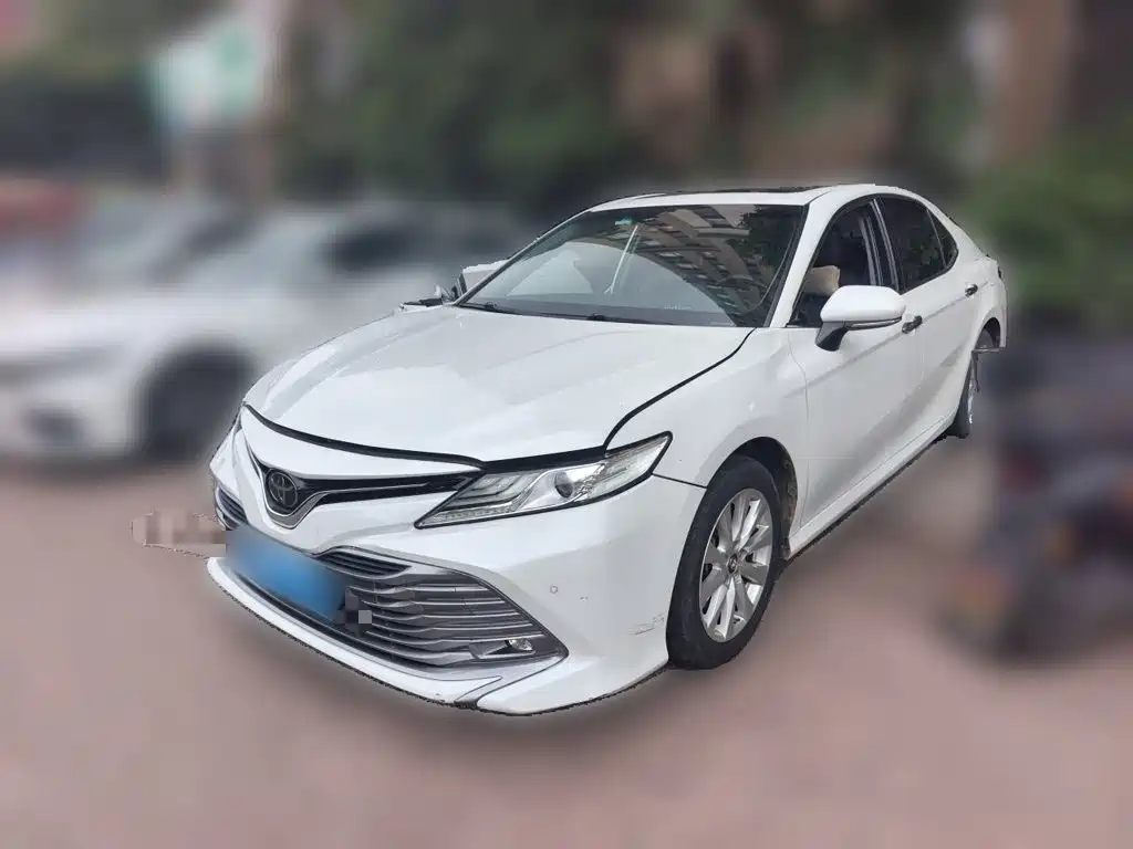 Toyota Camry — фото 2