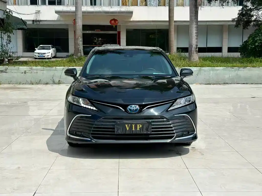 Toyota Camry — фото 2