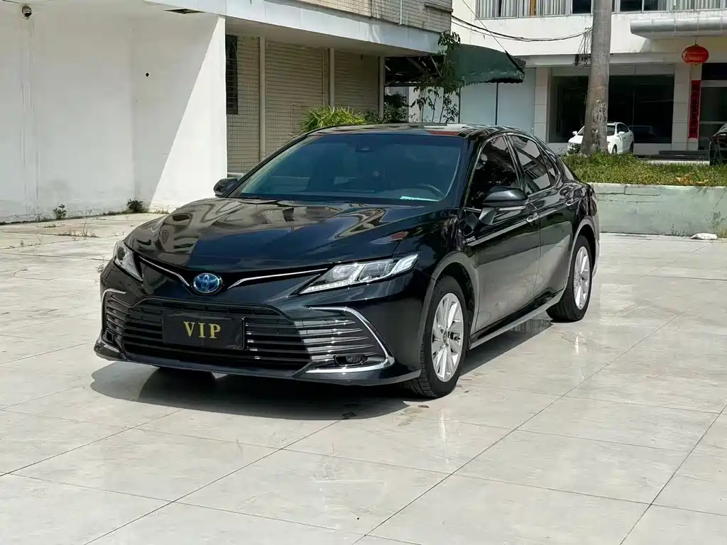 Toyota Camry — фото 3
