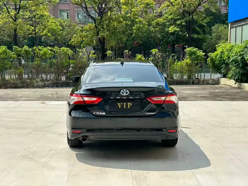Toyota Camry — фото 8