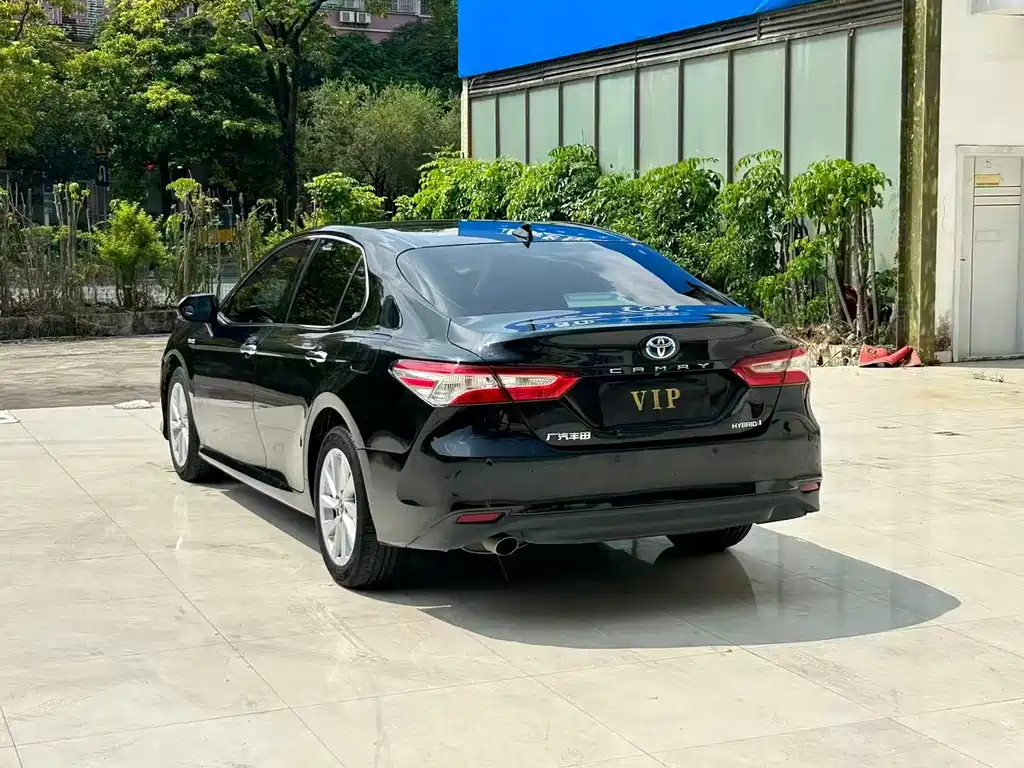 Toyota Camry — фото 9