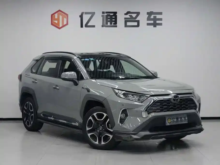 Toyota RAV4 — фото 3