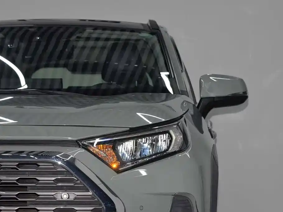Toyota RAV4 — фото 4