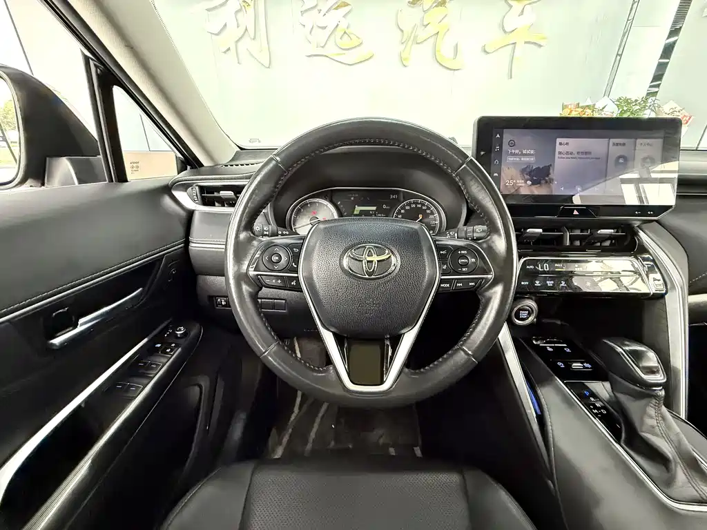 Toyota Harrier — фото 4