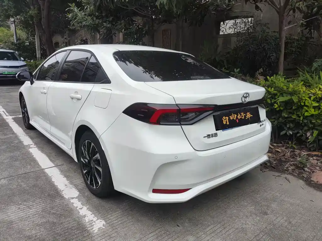 Toyota Corolla — фото 13
