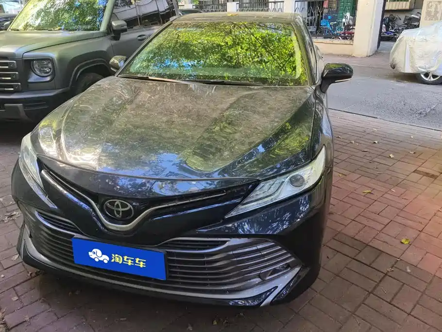 Toyota Camry — фото 2
