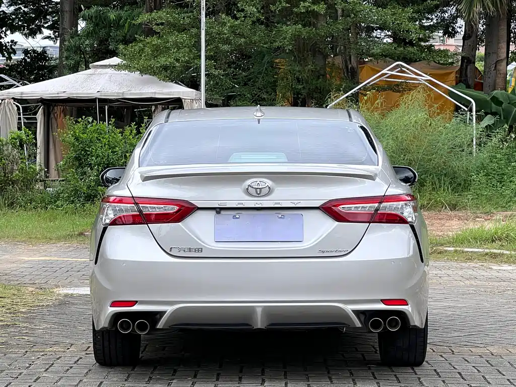 Toyota Camry — фото 5