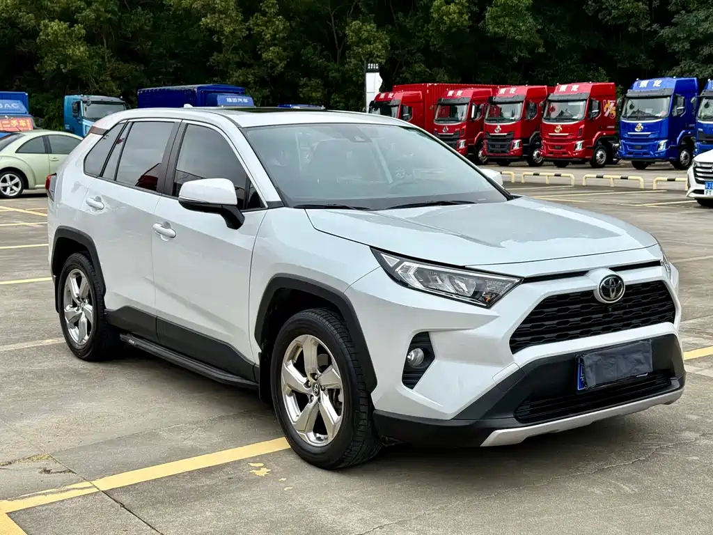 Toyota RAV4 — фото 2
