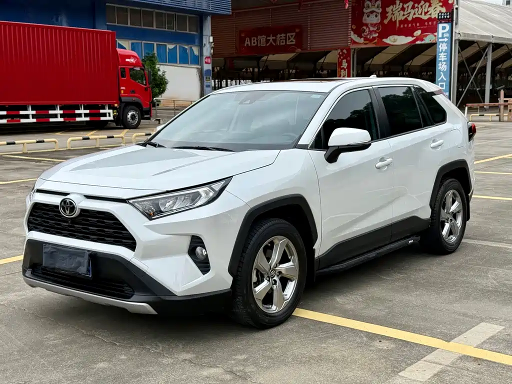 Toyota RAV4 — фото 3