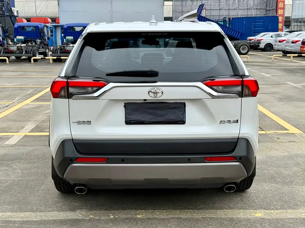 Toyota RAV4 — фото 4