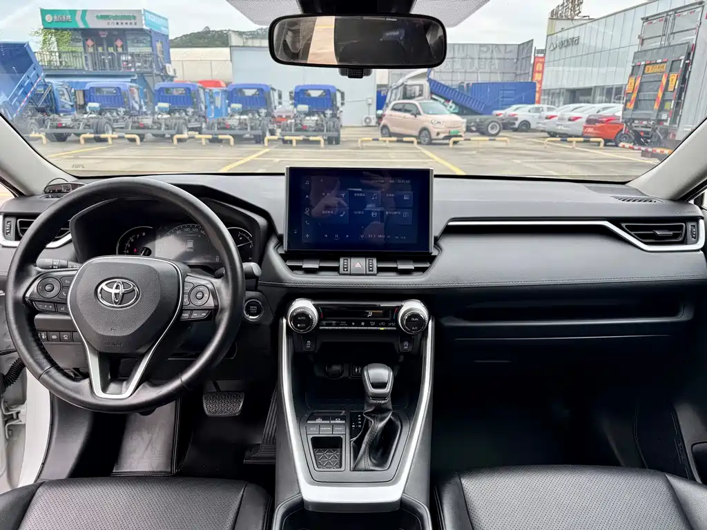 Toyota RAV4 — фото 10