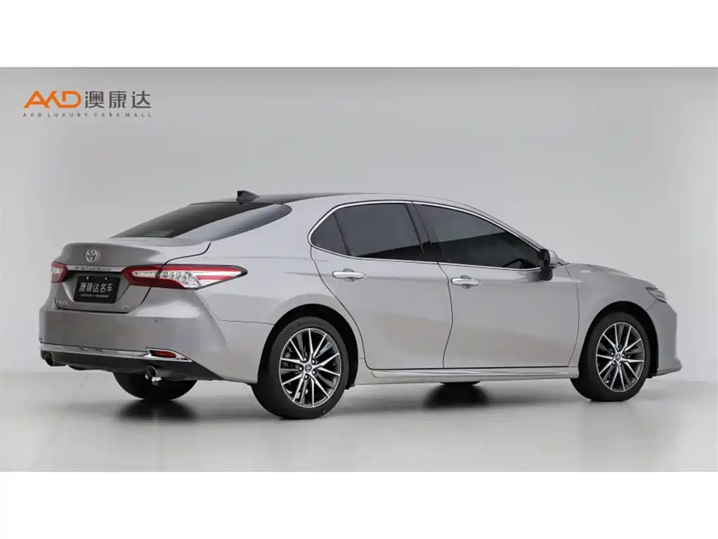 Toyota Camry — фото 3
