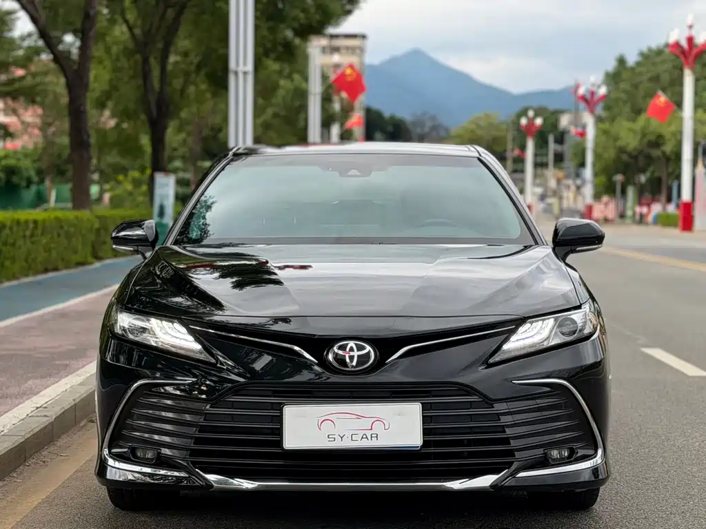 Toyota Camry — фото 2
