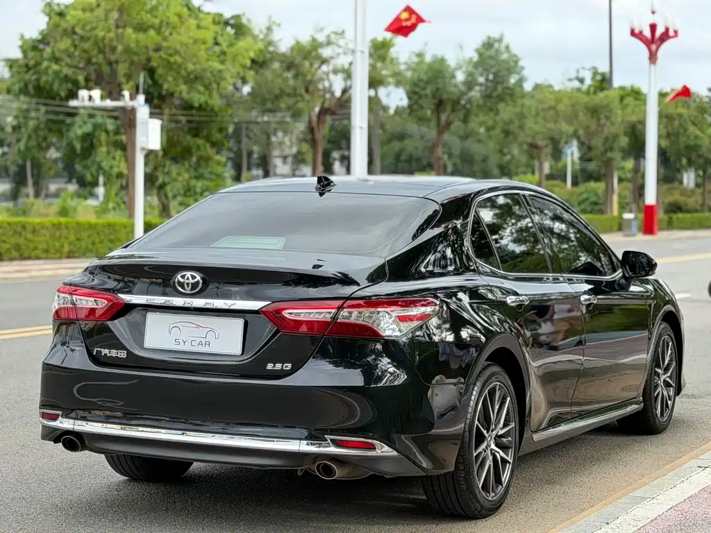 Toyota Camry — фото 5